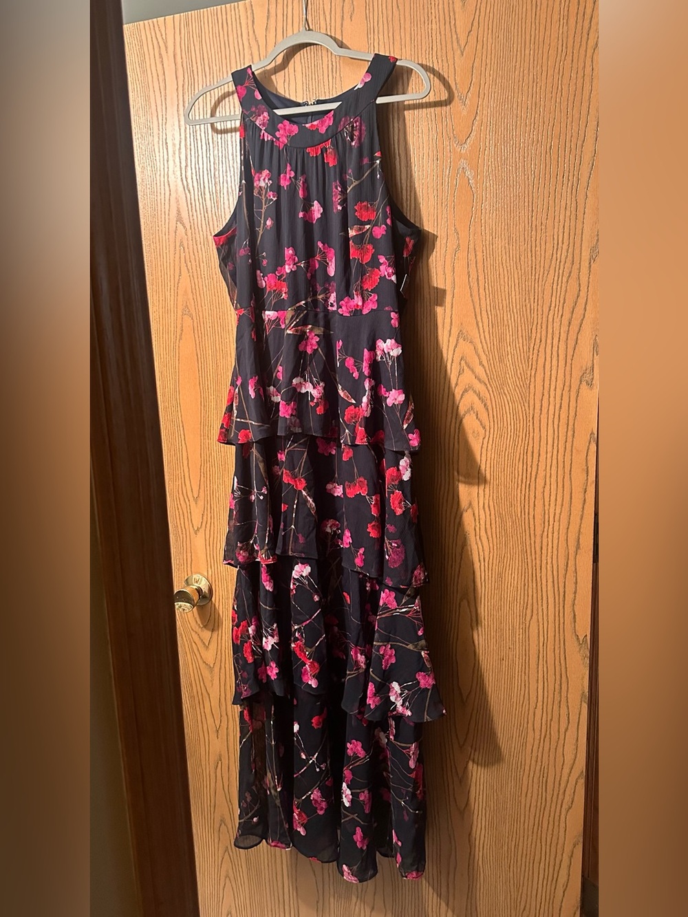 Tommy Hilfiger Women
Size 16 NEW Floral Halter Maxi Dress Navy Chiffon NWT - Picture 5 of 5
